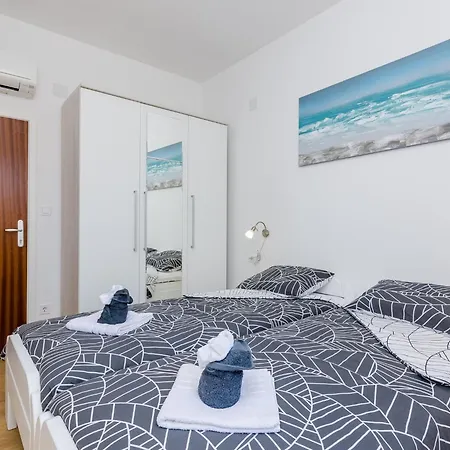 La Luna - Two Bedroom With Balcony And Sea View