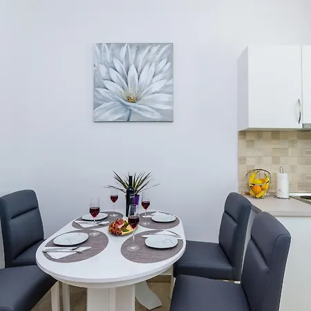 La Luna - Two Bedroom With Balcony And Sea View Apartament