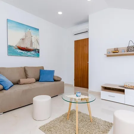 Apartament La Luna - Two Bedroom With Balcony And Sea View *